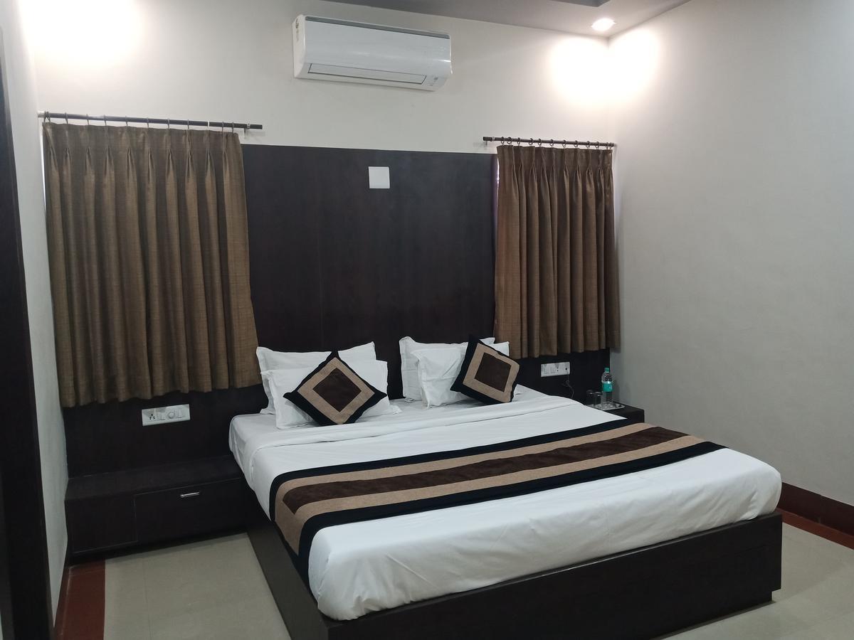 Hotel Nilay Dwarka  Exterior photo